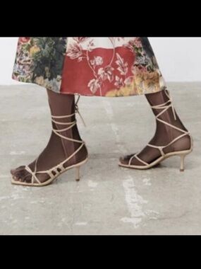 Zara leather sandals in beige 39(US 8),org $139,great condition